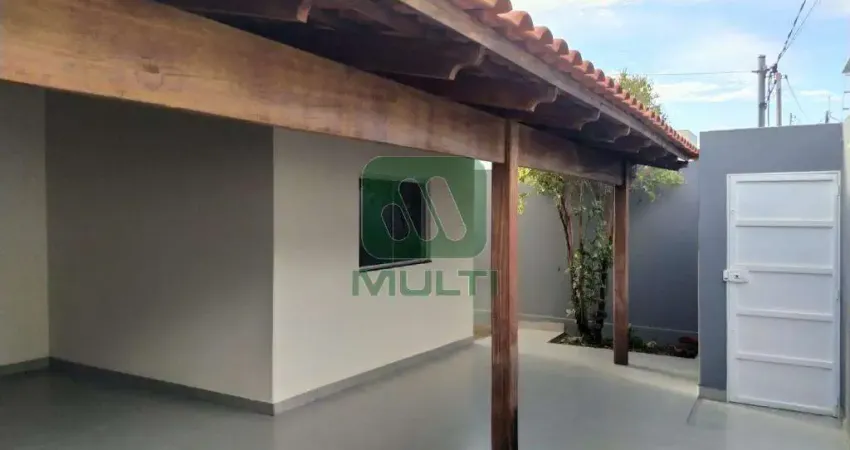 Casa com 3 quartos para alugar no Jardim Inconfidência, Uberlândia 