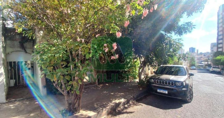 Casa com 3 quartos para alugar no Santa Maria, Uberlândia 