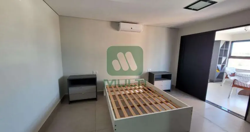 Cobertura com 3 quartos para alugar no Umuarama, Uberlândia 
