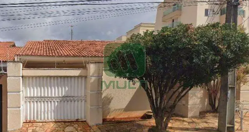 Casa com 4 quartos para alugar no Santa Mônica, Uberlândia 