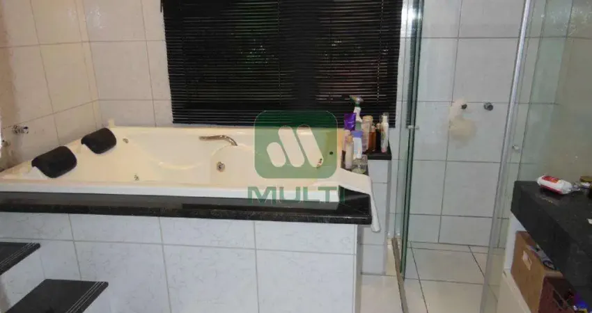 Casa com 2 quartos para alugar em Granada, Uberlândia