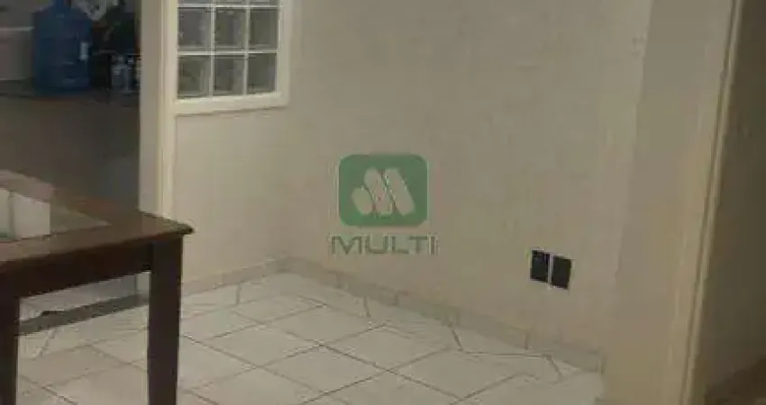 Apartamento com 3 quartos para alugar no Centro, Uberlândia 