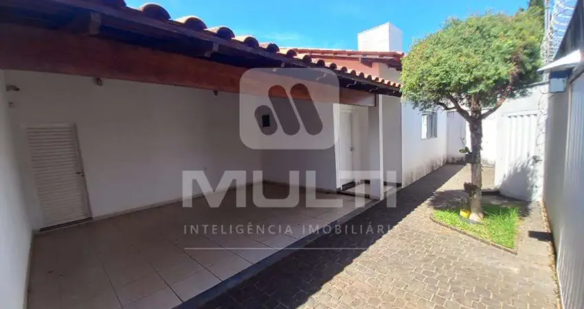 Casa com 3 quartos para alugar na Cidade Jardim, Uberlândia 