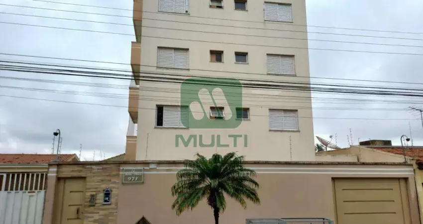 Apartamento com 3 quartos para alugar no Presidente Roosevelt, Uberlândia 