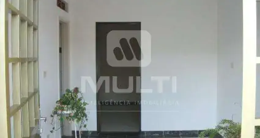 Casa com 4 quartos para alugar no Umuarama, Uberlândia 