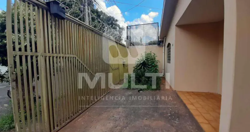 Casa com 3 quartos para alugar no Santa Mônica, Uberlândia 
