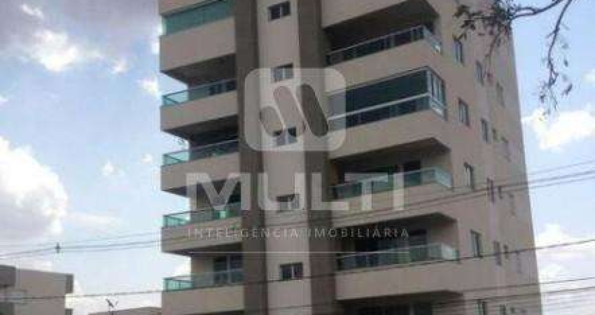 Apartamento com 3 quartos para alugar em Granada, Uberlândia 
