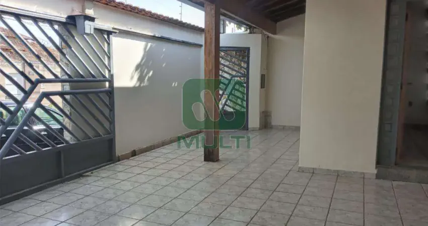 Casa com 3 quartos para alugar no Planalto, Uberlândia