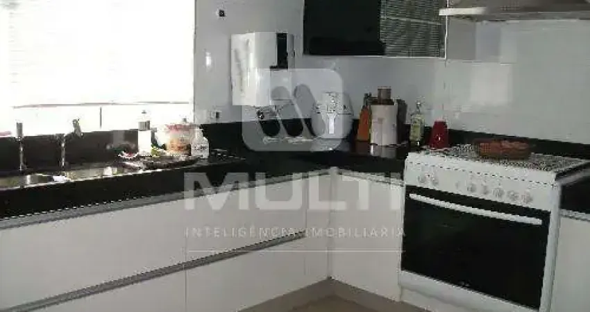 Casa com 3 quartos para alugar no Vigilato Pereira, Uberlândia 