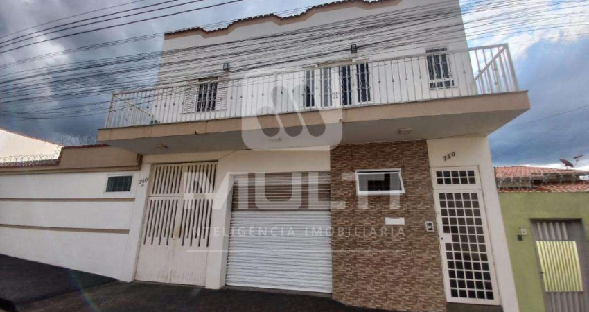 Apartamento com 3 quartos para alugar no Marta Helena, Uberlândia 