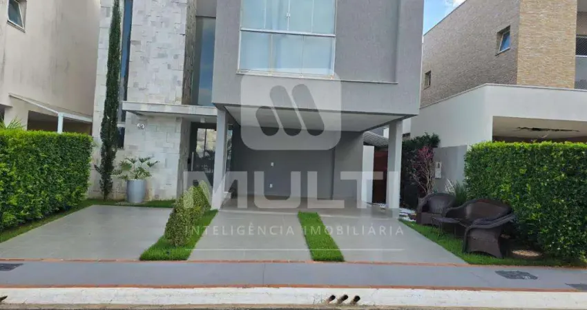 Casa em condomínio fechado com 3 quartos para alugar no Granja Marileusa, Uberlândia 