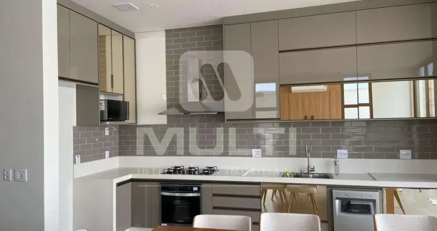 Casa em condomínio fechado com 3 quartos para alugar no Alphaville, Uberlândia 