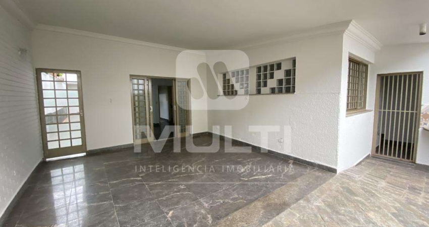 Casa com 3 quartos para alugar no Osvaldo Rezende, Uberlândia 