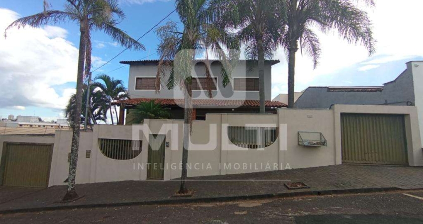 Casa com 4 quartos para alugar no Jardim Patrícia, Uberlândia 