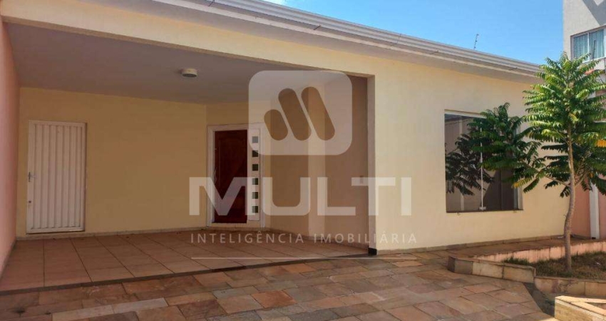 Casa com 3 quartos para alugar no Brasil, Uberlândia 