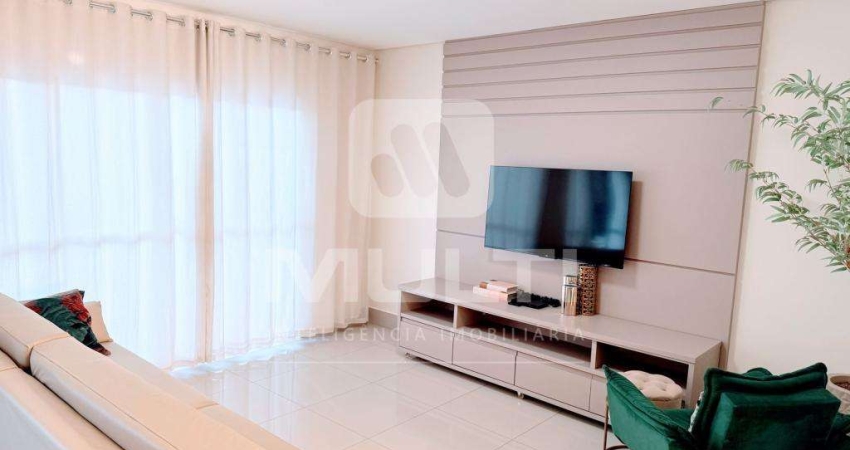 Casa em condomínio fechado com 4 quartos à venda no Granja Marileusa, Uberlândia 
