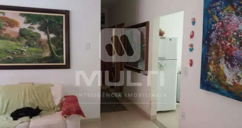 Casa com 3 quartos à venda no Jardim Holanda, Uberlândia 