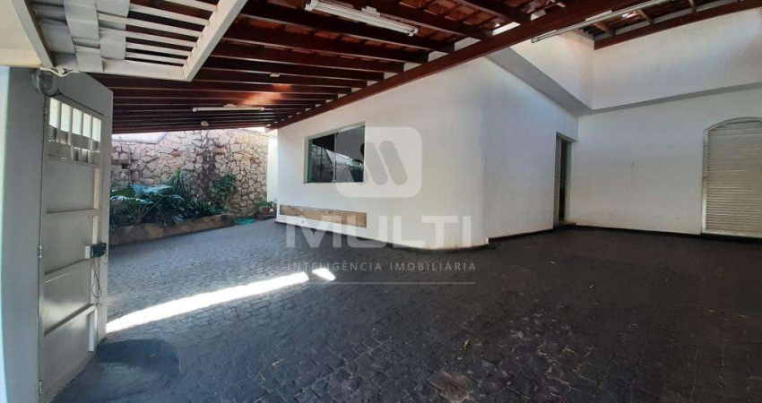 Casa com 6 quartos à venda em Saraiva, Uberlândia 