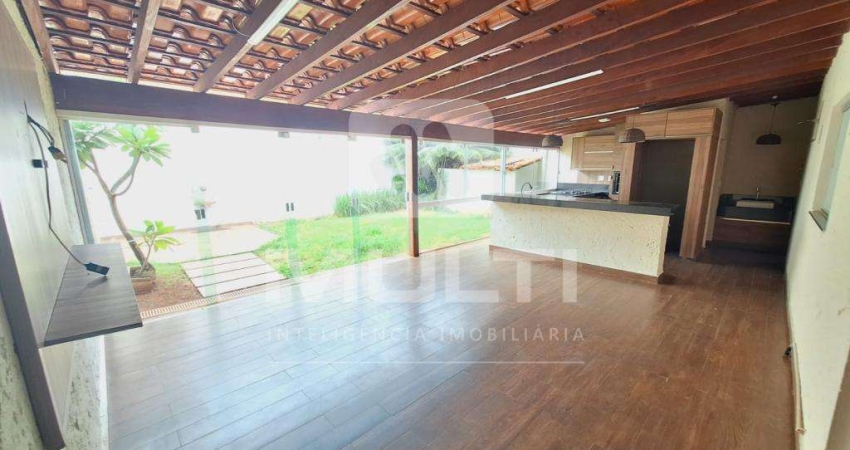 Casa com 3 quartos à venda no Jardim Holanda, Uberlândia 