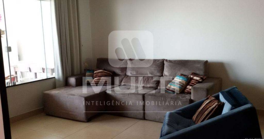 Casa com 4 quartos à venda no Nova Uberlândia, Uberlândia 