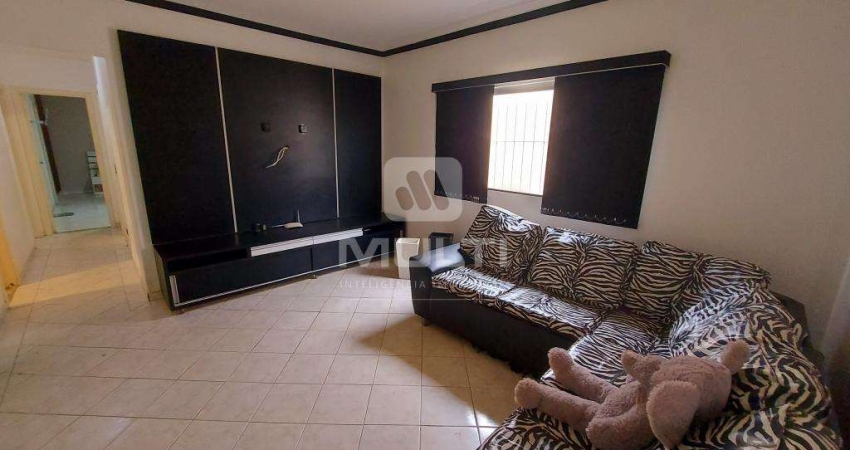 Casa com 3 quartos à venda na Cidade Jardim, Uberlândia 