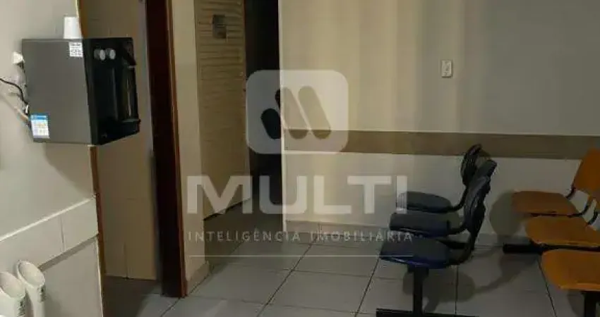 Casa com 3 quartos à venda no Presidente Roosevelt, Uberlândia 
