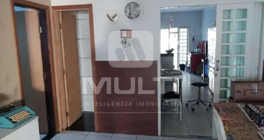 Casa com 3 quartos à venda no Presidente Roosevelt, Uberlândia 