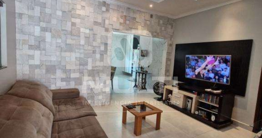 Casa com 3 quartos à venda no Santa Mônica, Uberlândia 