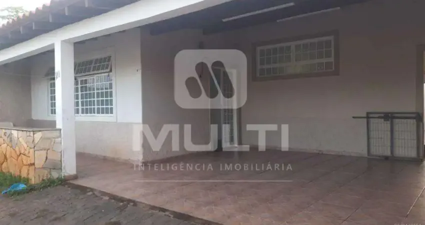 Casa com 3 quartos à venda na Cidade Jardim, Uberlândia 
