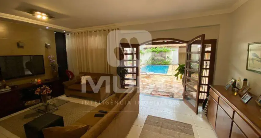 Casa com 3 quartos à venda no Jardim Karaíba, Uberlândia 