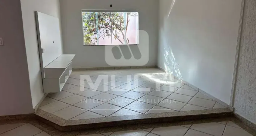 Casa com 3 quartos à venda no Planalto, Uberlândia 