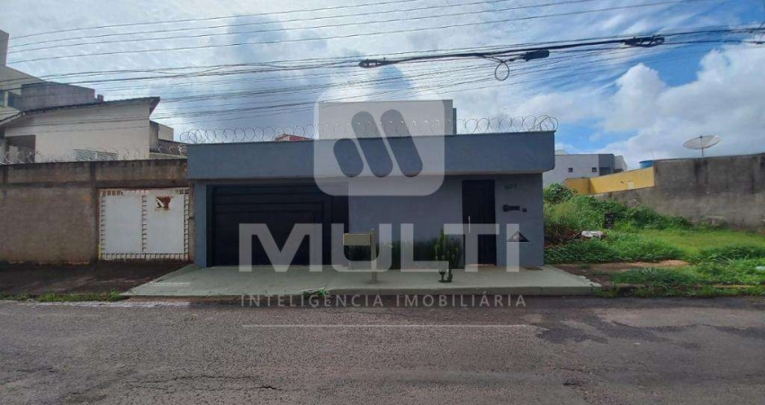 Casa com 3 quartos para alugar no Tubalina, Uberlândia 