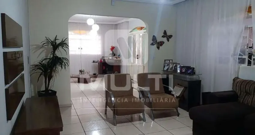 Casa com 4 quartos à venda no Jaraguá, Uberlândia 