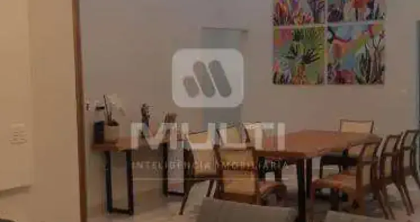 Casa com 3 quartos à venda no Custódio Pereira, Uberlândia 