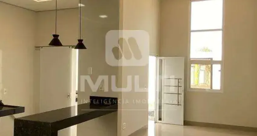Casa com 3 quartos à venda no Conjunto Segismundo Pereira, Uberlândia 
