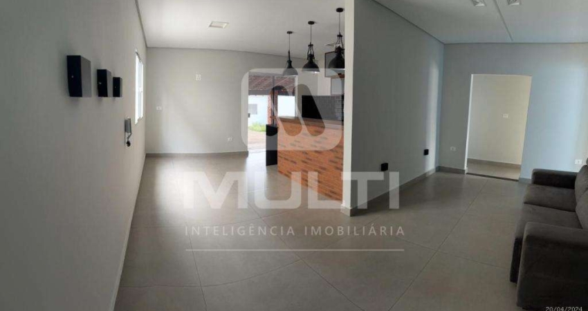 Casa com 3 quartos à venda no Santa Mônica, Uberlândia 