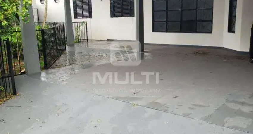 Casa com 4 quartos à venda no Presidente Roosevelt, Uberlândia 