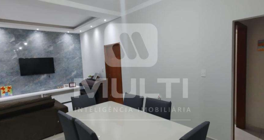 Casa com 3 quartos à venda no Jardim Sucupira, Uberlândia 