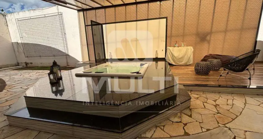 Casa com 3 quartos à venda no Jardim Karaíba, Uberlândia 