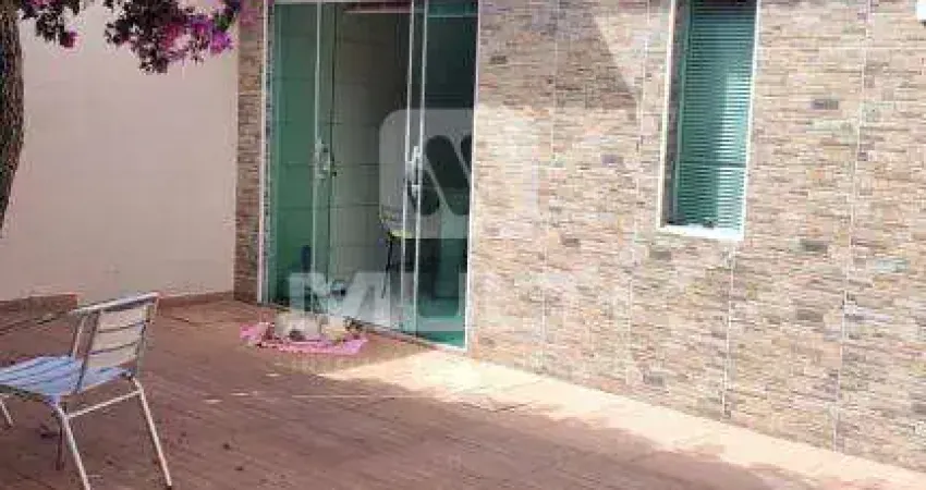 Casa com 3 quartos à venda na Cidade Jardim, Uberlândia 