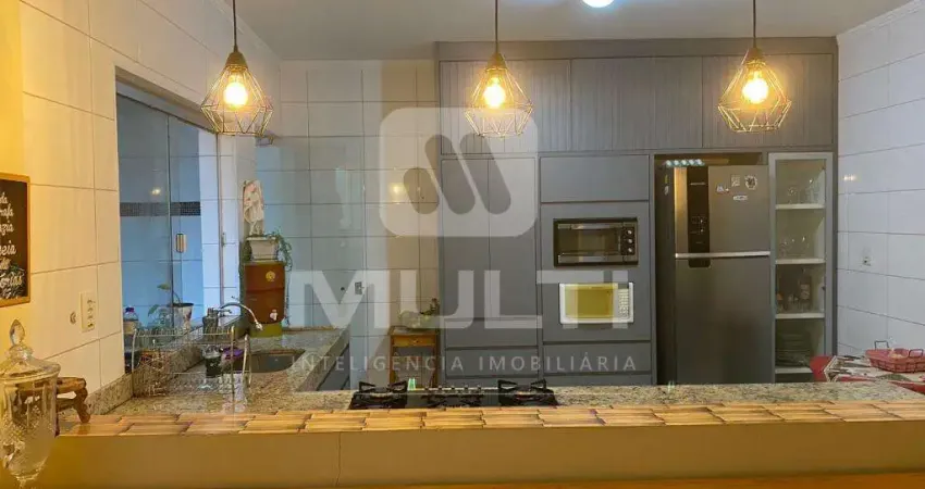 Casa com 3 quartos à venda no Jardim Holanda, Uberlândia 