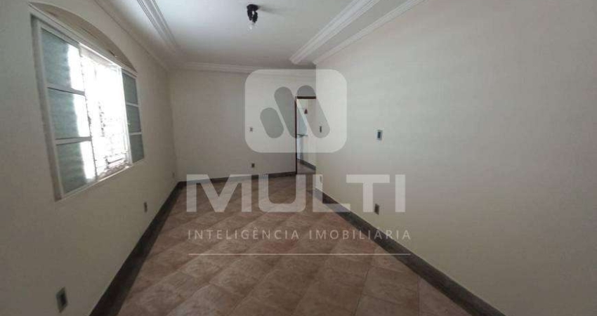 Casa com 3 quartos à venda na Nossa Senhora das Graças, Uberlândia 