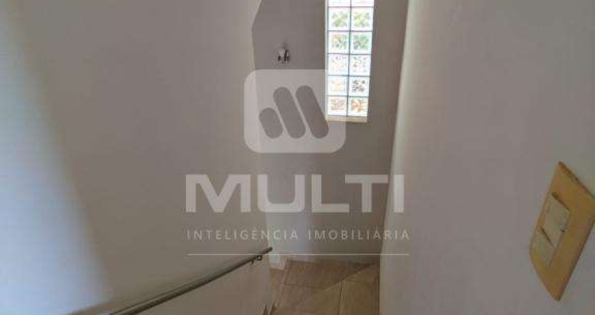 Casa com 5 quartos à venda na Cidade Jardim, Uberlândia 