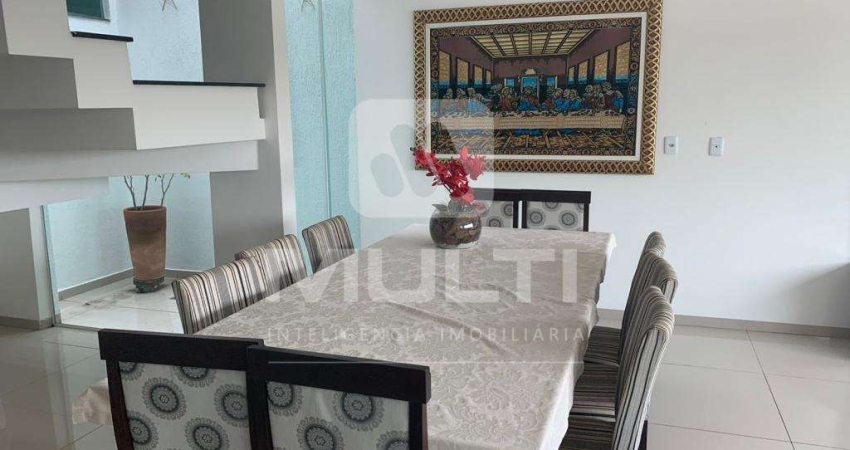 Casa com 3 quartos à venda no Jardim Patrícia, Uberlândia 