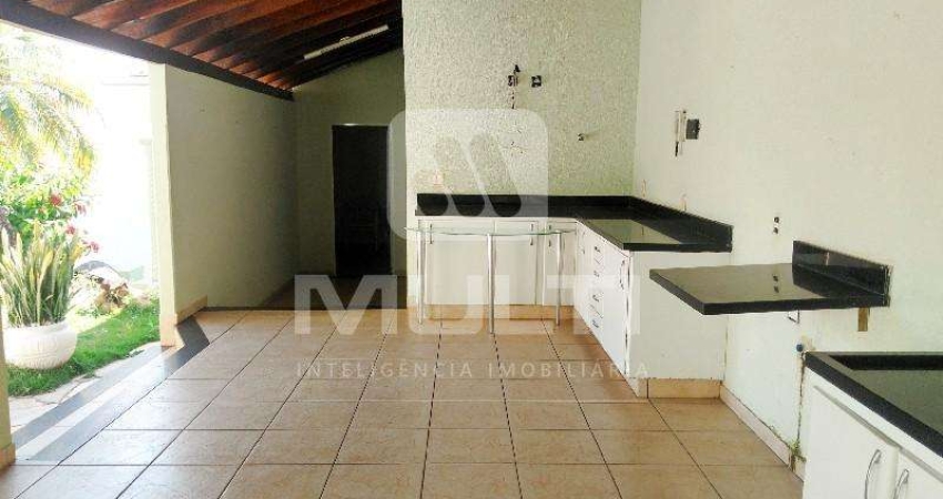 Casa com 4 quartos à venda em Saraiva, Uberlândia 