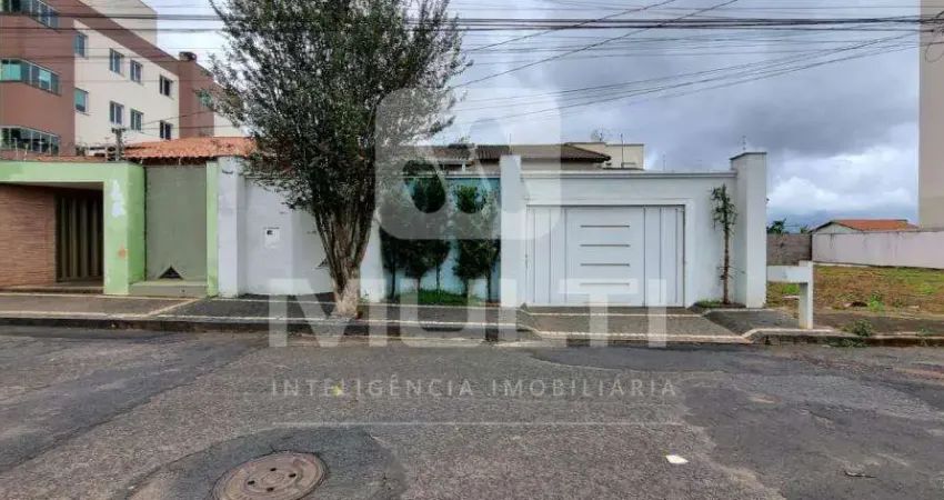 Casa com 3 quartos à venda no Santa Mônica, Uberlândia 