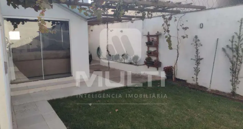 Casa com 3 quartos à venda no Jardim Europa, Uberlândia 