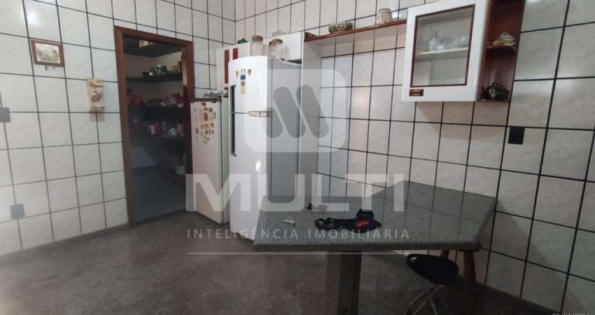 Casa com 3 quartos à venda no Vigilato Pereira, Uberlândia 