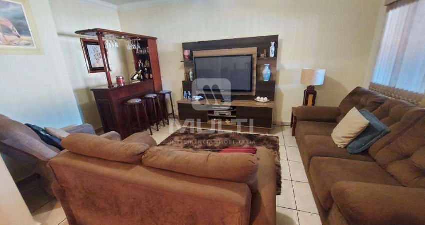 Casa com 4 quartos à venda na Cidade Jardim, Uberlândia 