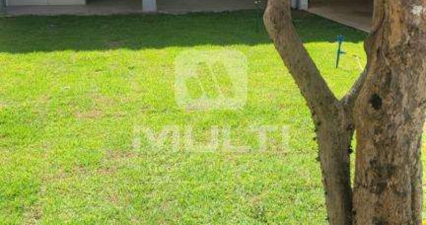 Casa com 4 quartos à venda no Santa Mônica, Uberlândia 